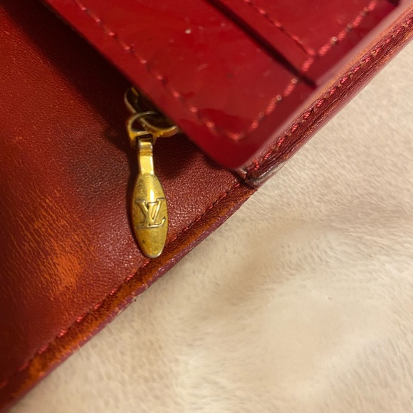 Authentic Louis Vuitton Vernis Sarah wallet. With COA - Picture 8 of 16